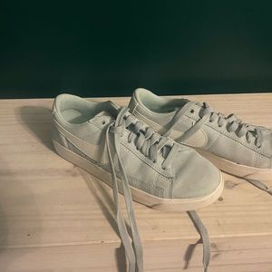 Nike Blazers Low Top